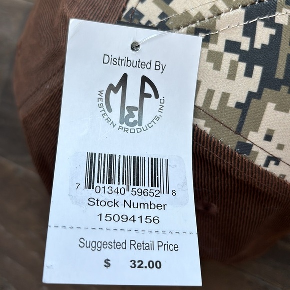 Ariat Snap back cap, embroidered American Flag & logo,camo print, 6 vent panel - Picture 8 of 11